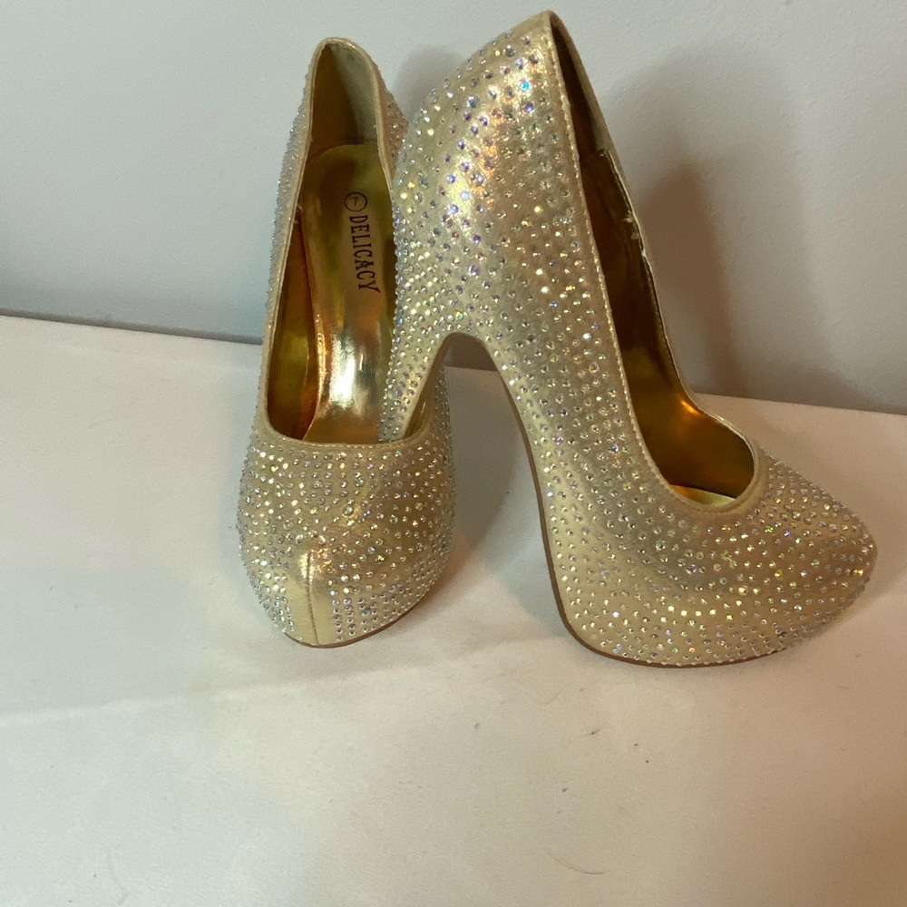 Delicacy gold rhinestone heels